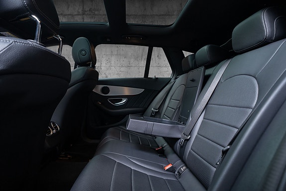 Mercedes-Benz C350 22 of 30