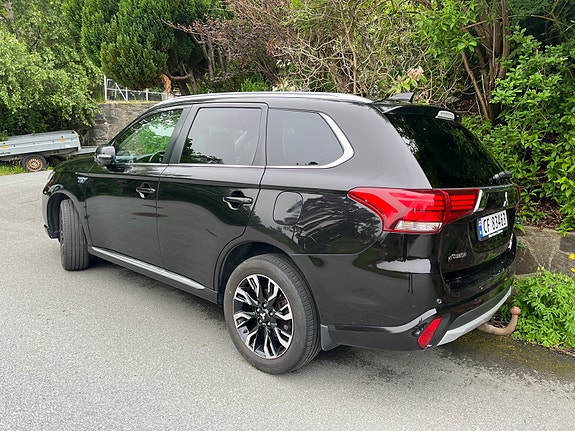 Mitsubishi Outlander 2 of 5