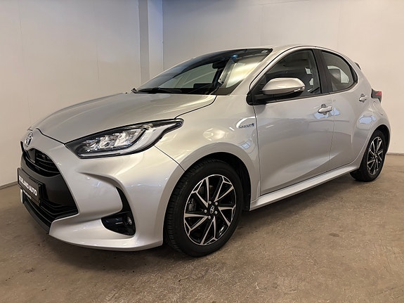 Toyota Yaris 2 of 23