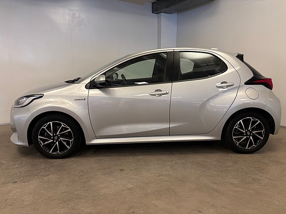 Toyota Yaris 3 of 23