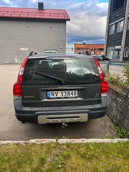 Volvo XC70 2 of 10