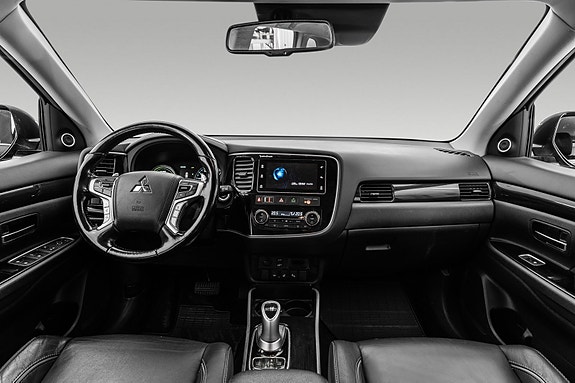 Mitsubishi Outlander 12 of 30