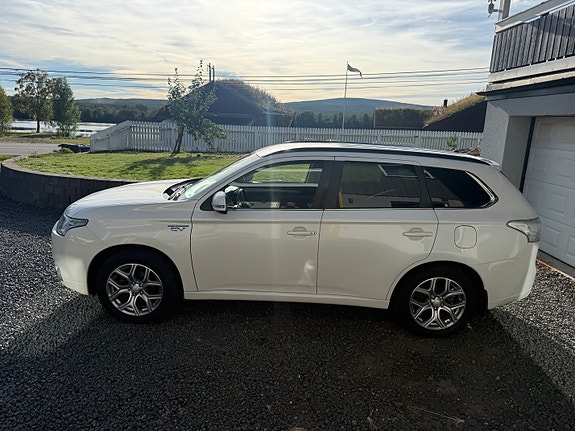 Mitsubishi Outlander 2 of 25