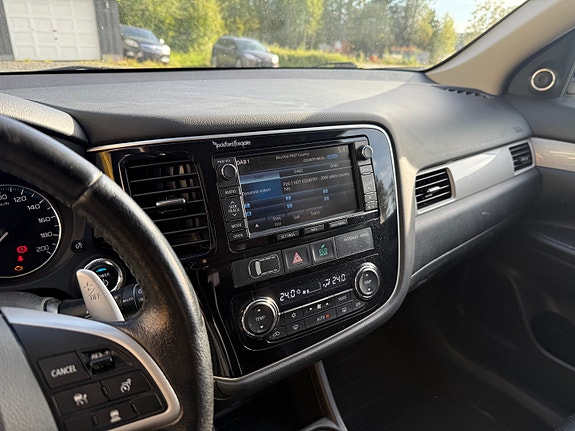 Mitsubishi Outlander 12 of 25