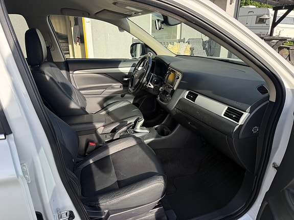 Mitsubishi Outlander 18 of 25
