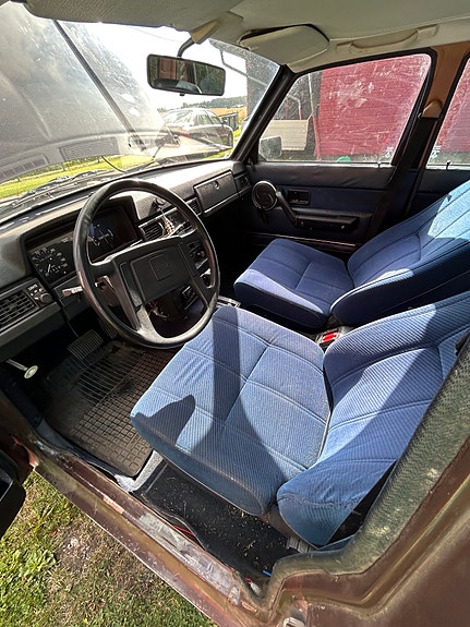 Volvo 240 8 of 12