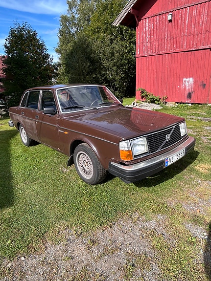 Volvo 240 2 of 12