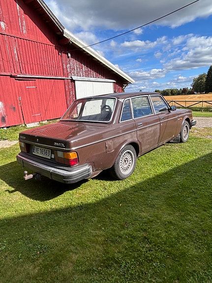 Volvo 240 4 of 12