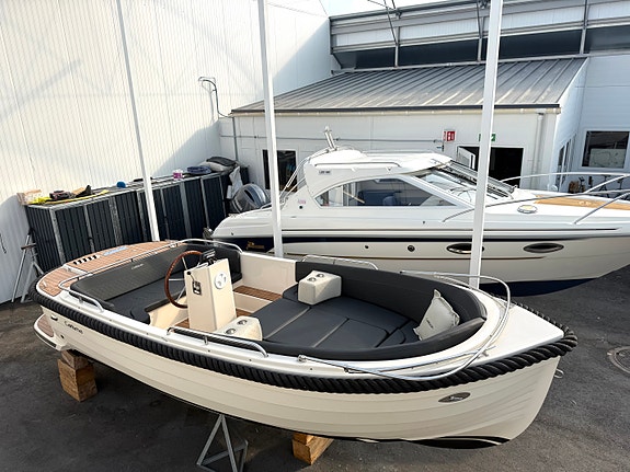 Carisma 570 Sloep m/Yamaha 25 hk og stor solseng. Kun 15 timer. Alt nytt i 2024! 3 of 30