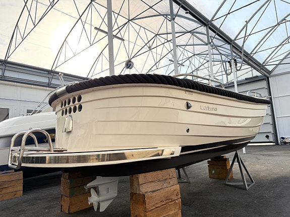 Carisma 570 Sloep m/Yamaha 25 hk og stor solseng. Kun 15 timer. Alt nytt i 2024! 8 of 30