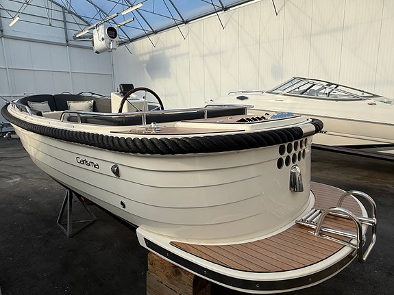 Carisma 570 Sloep m/Yamaha 25 hk og stor solseng. Kun 15 timer. Alt nytt i 2024! 4 of 30