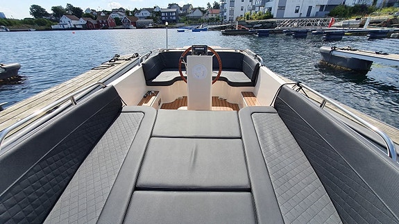 Carisma 570 Sloep m/Yamaha 25 hk og stor solseng. Kun 15 timer. Alt nytt i 2024! 30 of 30