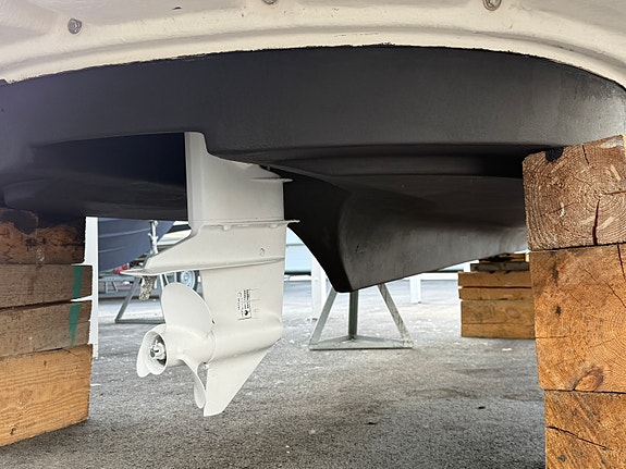 Carisma 570 Sloep m/Yamaha 25 hk og stor solseng. Kun 15 timer. Alt nytt i 2024! 16 of 30