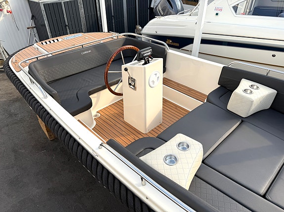 Carisma 570 Sloep m/Yamaha 25 hk og stor solseng. Kun 15 timer. Alt nytt i 2024! 18 of 30