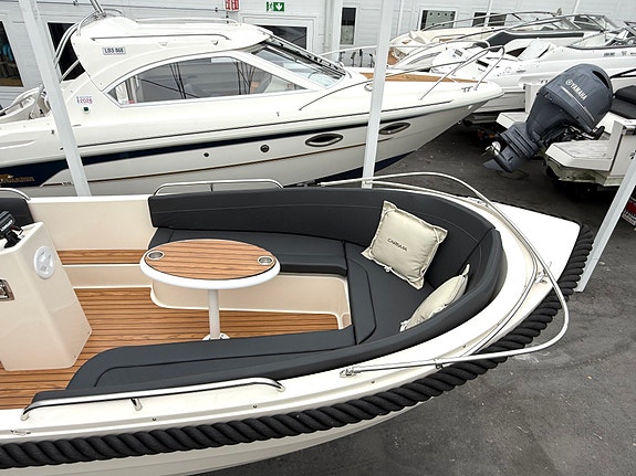 Carisma 570 Sloep m/Yamaha 25 hk og stor solseng. Kun 15 timer. Alt nytt i 2024! 23 of 30