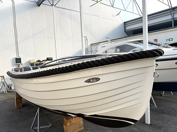 Carisma 570 Sloep m/Yamaha 25 hk og stor solseng. Kun 15 timer. Alt nytt i 2024! 9 of 30