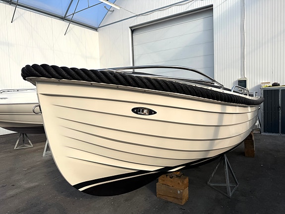 Carisma 570 Sloep m/Yamaha 25 hk og stor solseng. Kun 15 timer. Alt nytt i 2024! 11 of 30