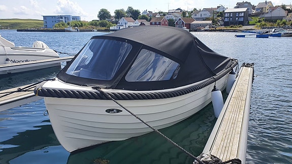 Carisma 570 Sloep m/Yamaha 25 hk og stor solseng. Kun 15 timer. Alt nytt i 2024! 29 of 30