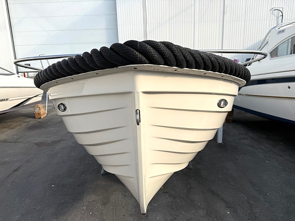 Carisma 570 Sloep m/Yamaha 25 hk og stor solseng. Kun 15 timer. Alt nytt i 2024! 10 of 30