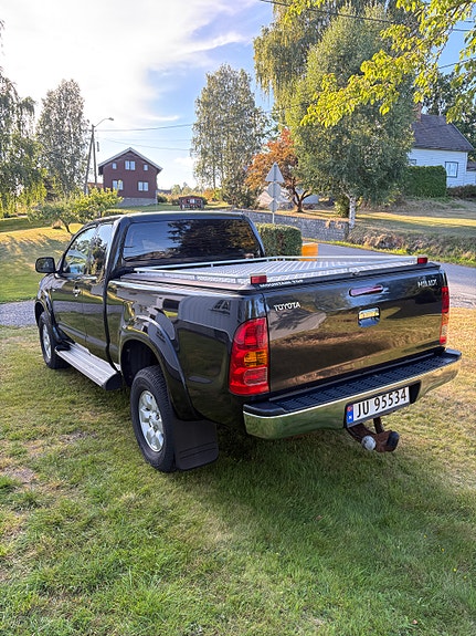 Toyota HiLux 3 of 14