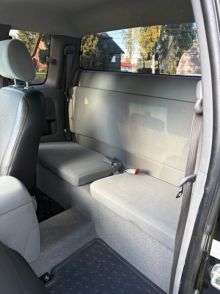 Toyota HiLux 12 of 14