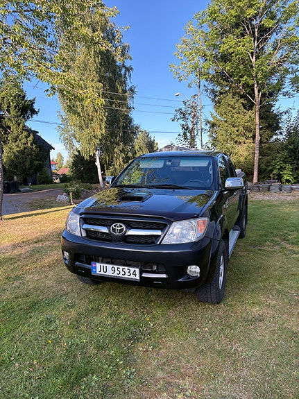 Toyota HiLux 2 of 14