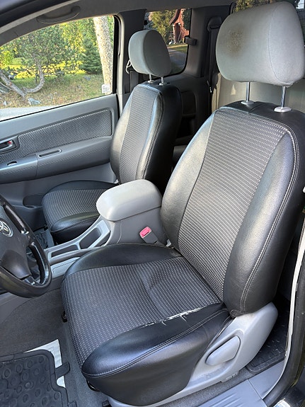 Toyota HiLux 10 of 14