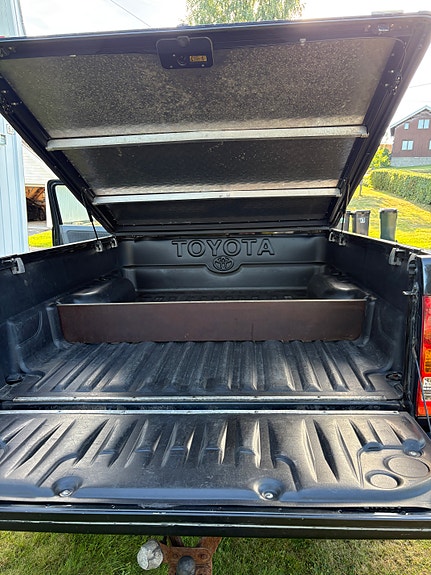 Toyota HiLux 7 of 14