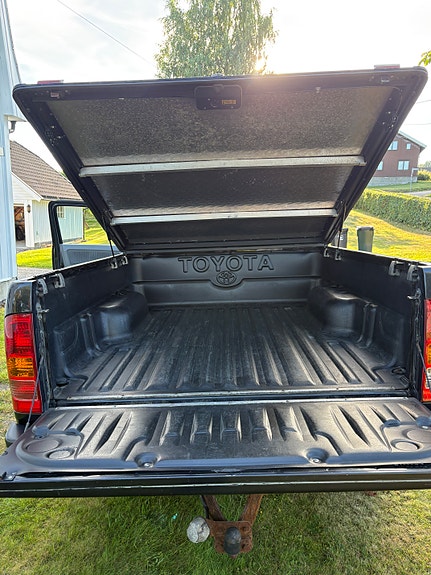 Toyota HiLux 8 of 14