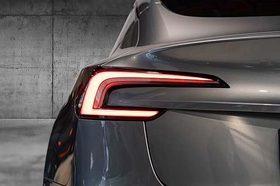 Tesla Model 3 10 of 30