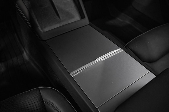 Tesla Model 3 24 of 30