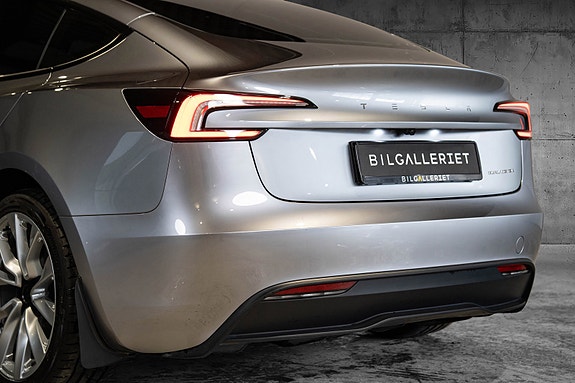 Tesla Model 3 9 of 30