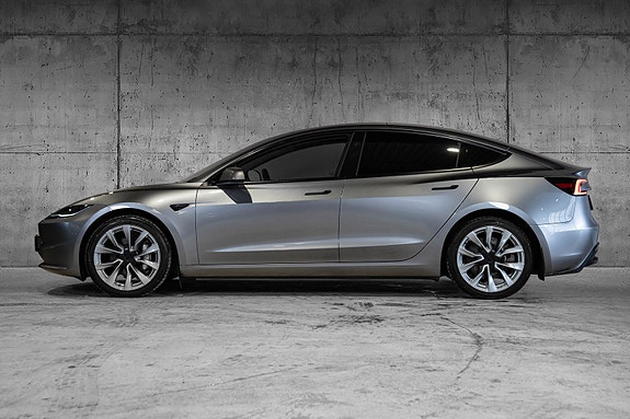 Tesla Model 3 6 of 30