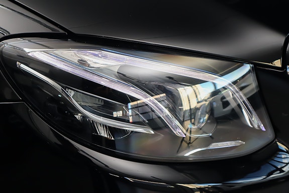 Mercedes-Benz E220 d 4 of 30