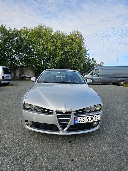 Alfa Romeo 159 2 of 13