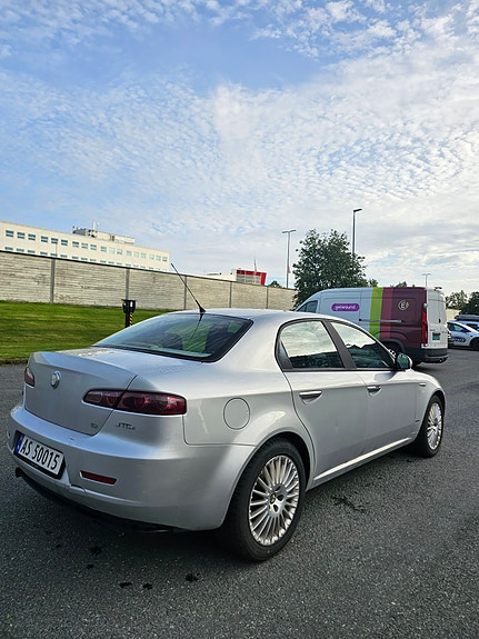 Alfa Romeo 159 4 of 13