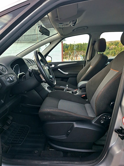 Ford S-MAX 9 of 26