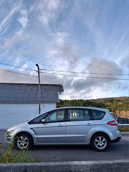Ford S-MAX 8 of 26
