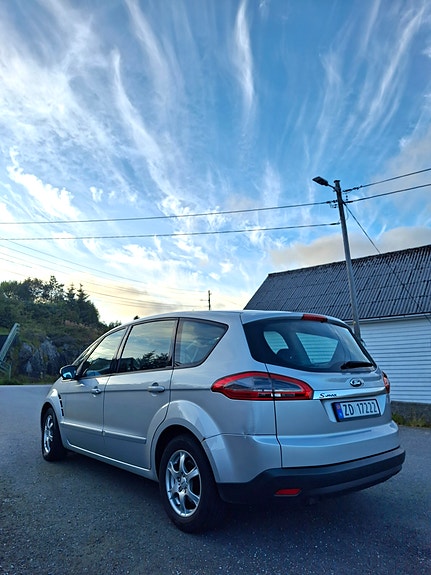 Ford S-MAX 7 of 26