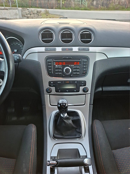 Ford S-MAX 14 of 26
