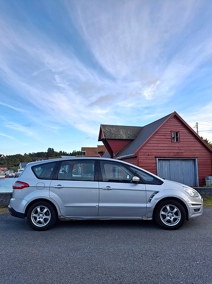 Ford S-MAX 4 of 26