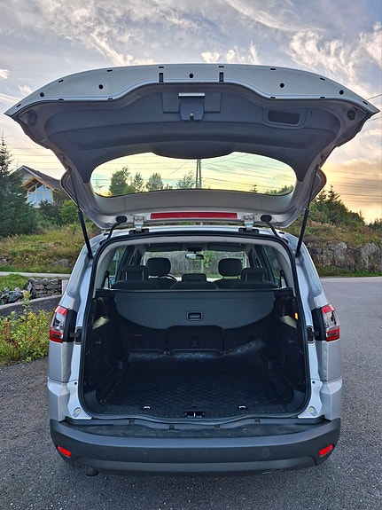 Ford S-MAX 15 of 26