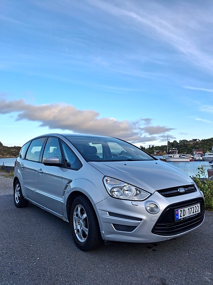 Ford S-MAX 3 of 26