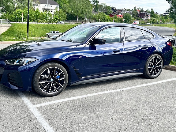 BMW i4 3 of 7