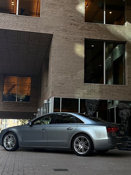 Audi A8 5 of 30