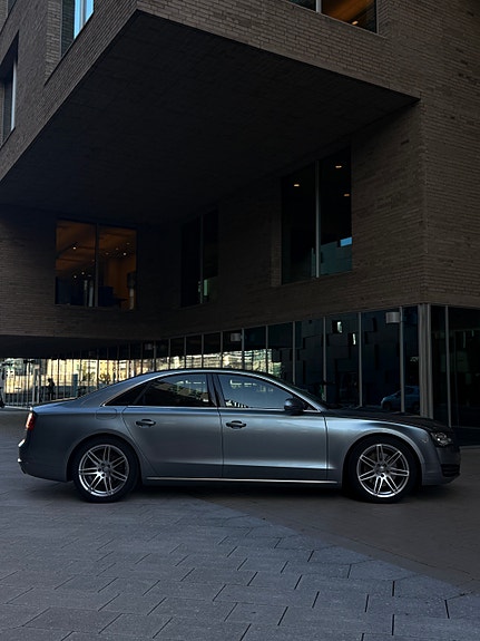 Audi A8 9 of 30