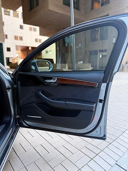 Audi A8 14 of 30