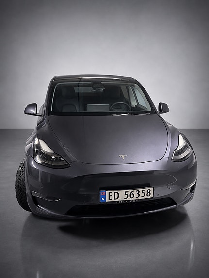 Tesla Model Y 7 of 10