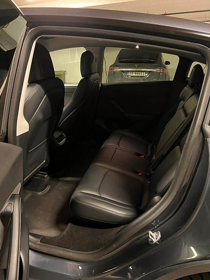 Tesla Model Y 9 of 10