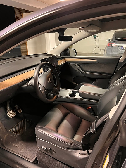 Tesla Model Y 10 of 10